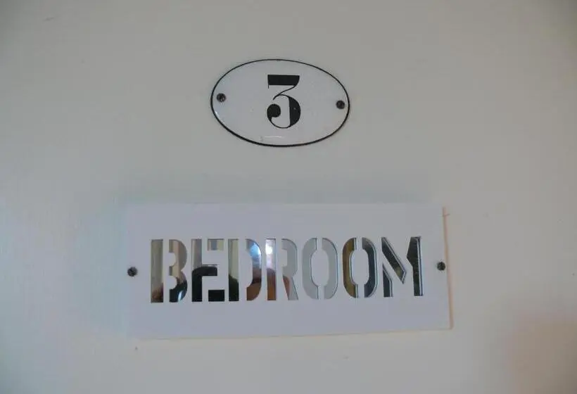 Perhehuone Allasnäkymä, B&b Villa Botto