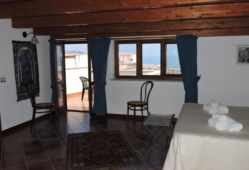 اتاق استاندارد با بالکن و چشمانداز دریا, Aziyz Camere