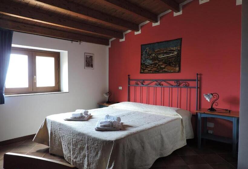 اتاق لوکس با چشمانداز دریا, Aziyz Camere