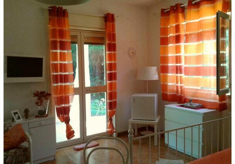 חדר סטנדרט לשלושה עם נוף לגינה, Casa Surlamer