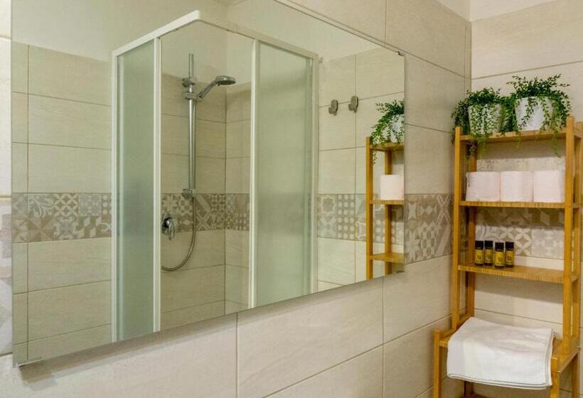 اتاق استاندارد سه نفره, Cittadella28
