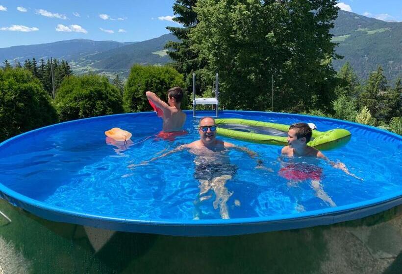 דירת חדר, Haus Lasaun