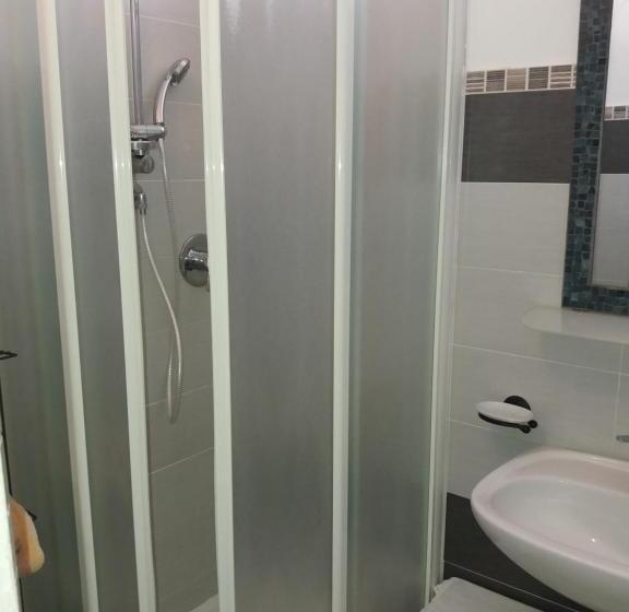 اتاق استاندارد سه نفره, Le Travi