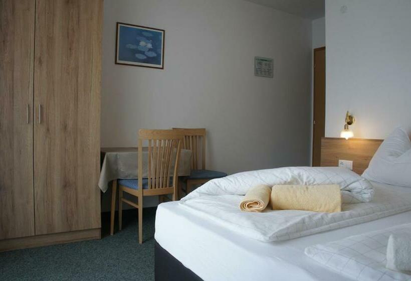 غرفة قياسية مزوَّدة بشُرفة, Pension Pernthaler