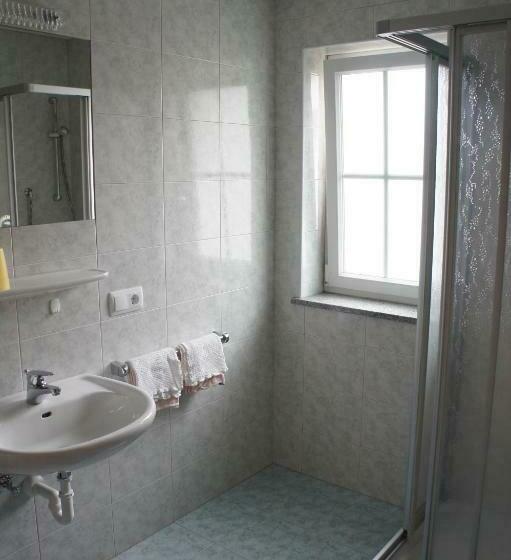 غرفة قياسية مزوَّدة بشُرفة, Pension Pernthaler