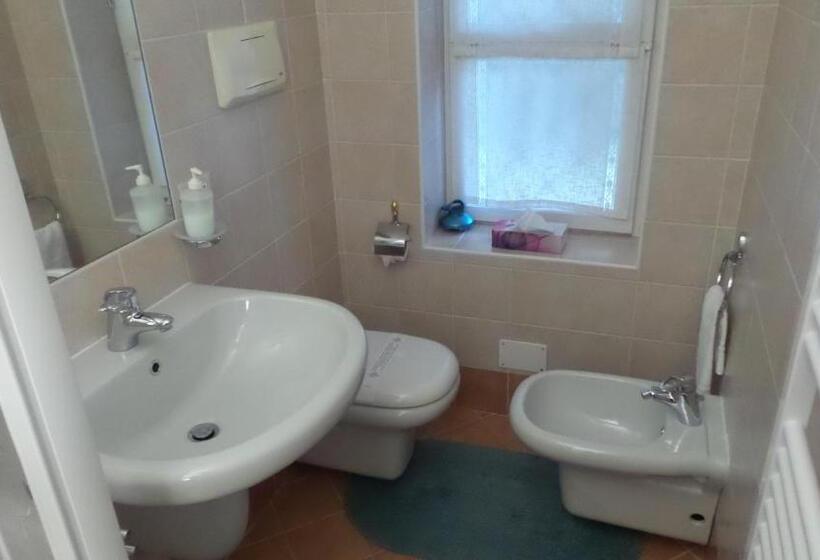اتاق خانوادگی, Bed & Breakfast Gli Oleandri
