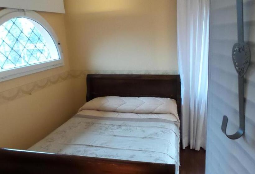 اتاق خانوادگی, Bed & Breakfast Gli Oleandri