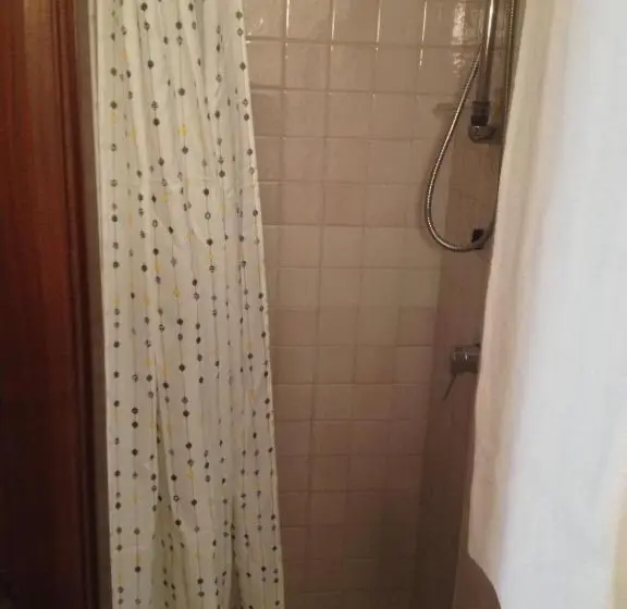 اتاق استاندارد با چشمانداز دریاچه, Albergo Il Vapore