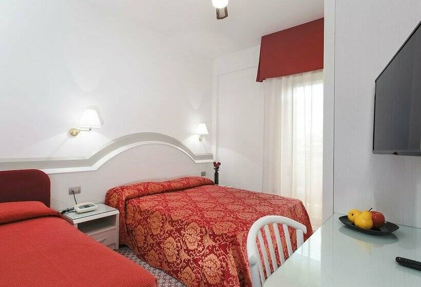 اتاق استاندارد سه تخته با بالکن, Caravelle