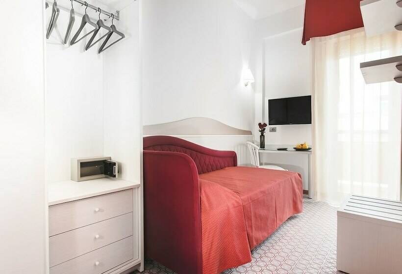 اتاق استاندارد چهارنفره با بالکن, Caravelle