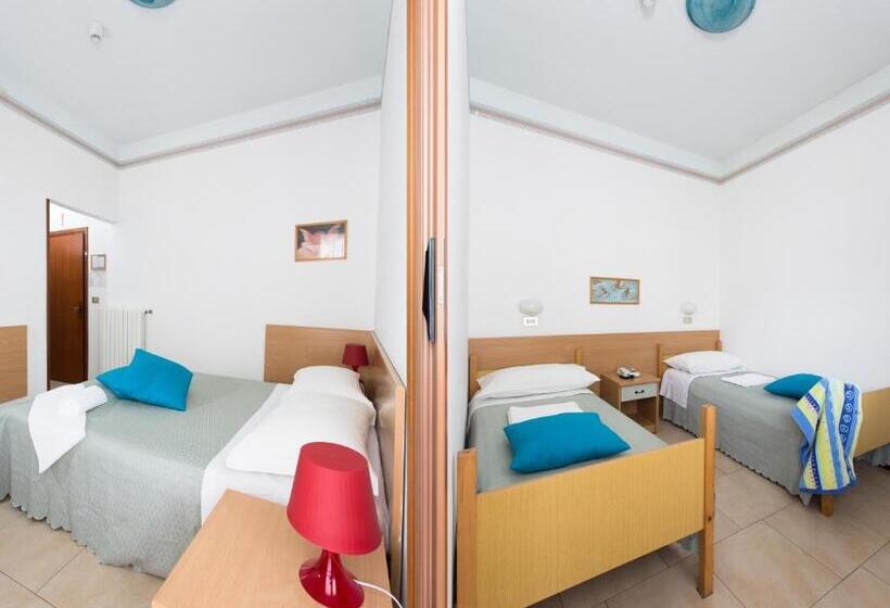 اتاق استاندارد چهارنفره با بالکن, Meeting