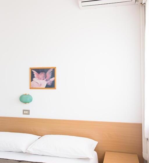 اتاق استاندارد یک تخته با بالکن, Meeting