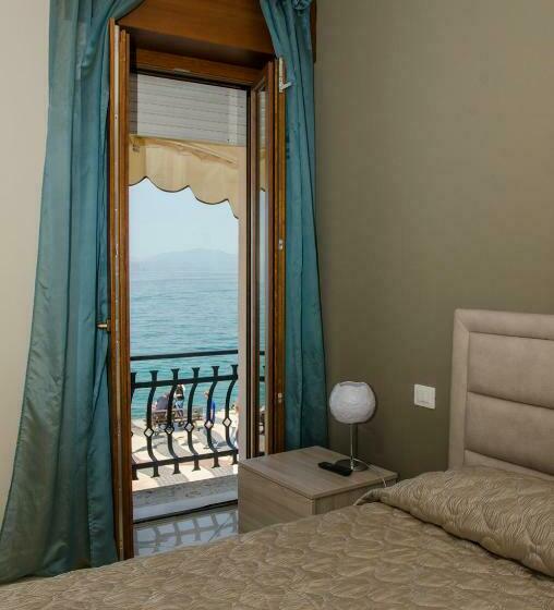 Superior room with lake view, Miralago