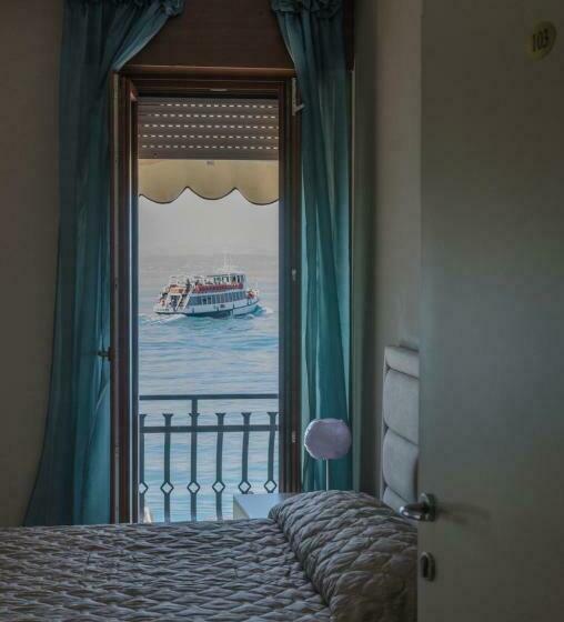 Superior room with lake view, Miralago