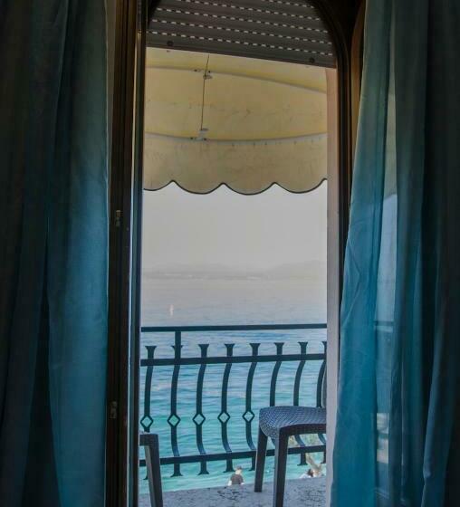 Superior room with lake view, Miralago