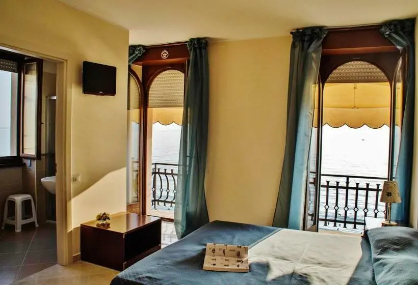 Superior room with lake view, Miralago