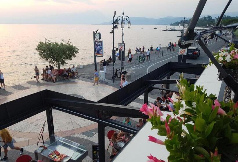 Superior room with lake view, Miralago