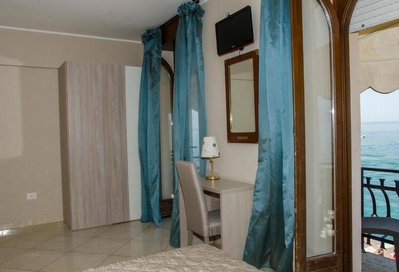 Superior room with lake view, Miralago