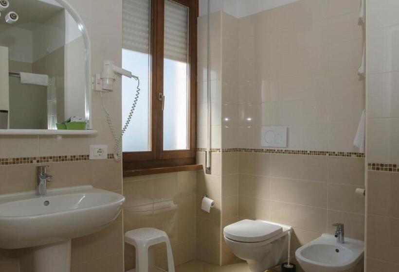Superior room with lake view, Miralago