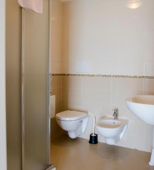 Superior room with lake view, Miralago