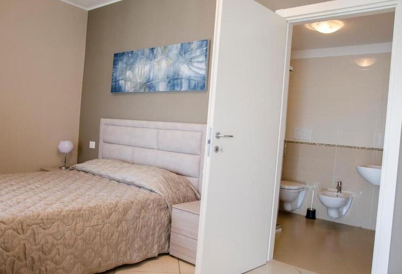 Superior room with lake view, Miralago