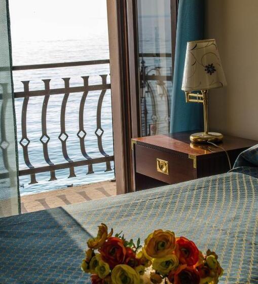 Superior room with lake view, Miralago