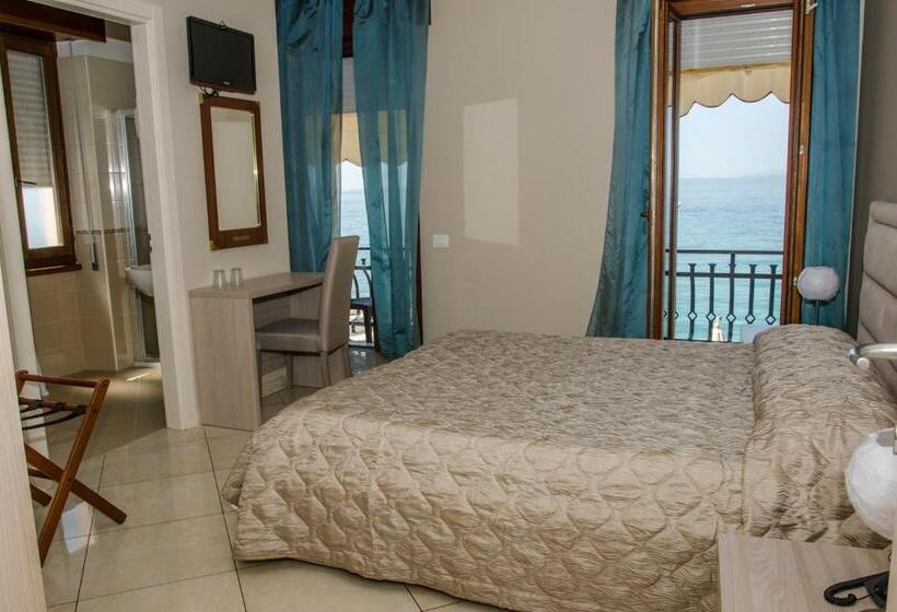 Superior room with lake view, Miralago