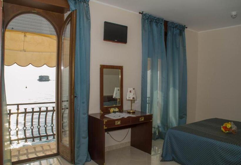 Superior room with lake view, Miralago