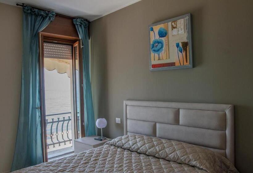 Superior room with lake view, Miralago