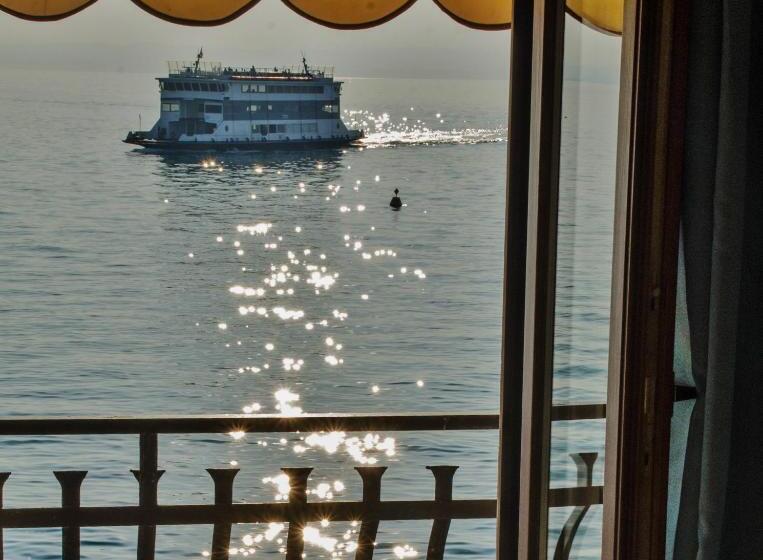 Superior room with lake view, Miralago