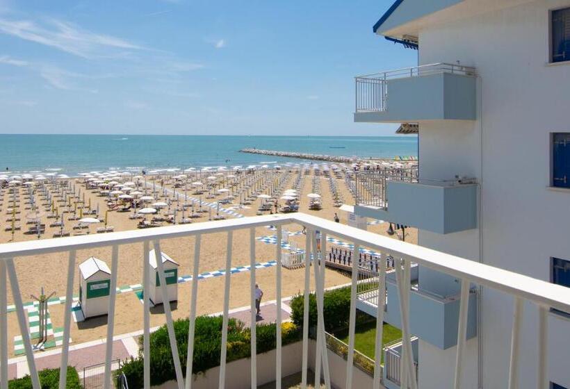 Номер Deluxe Вид на Море Боковой, Montecarlo 3 Stelle Superior