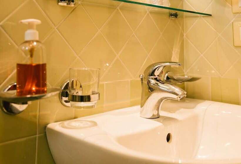 חדר סטנדרט, Nilde