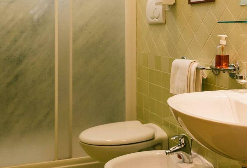 חדר סטנדרט, Nilde