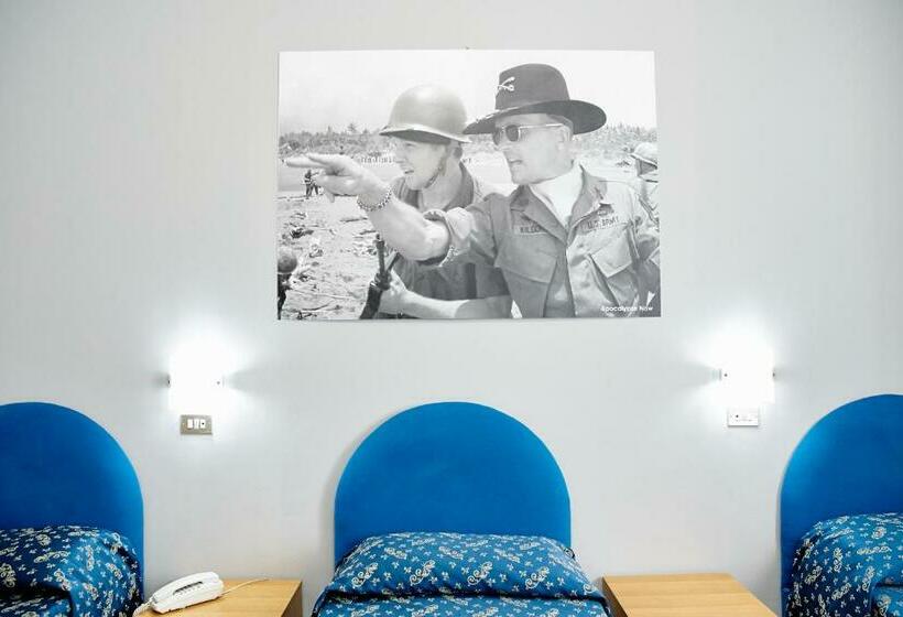 חדר סטנדרט לשלושה, Ospite Inatteso