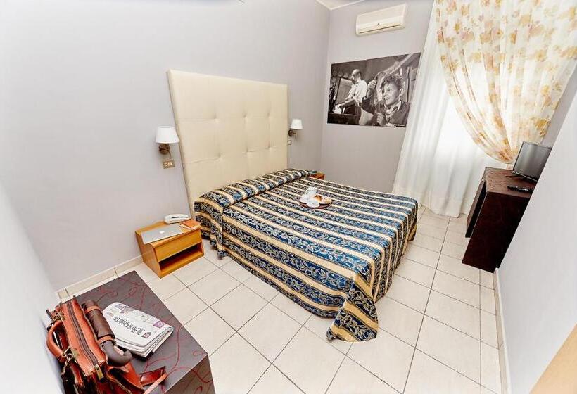 חדר סטנדרט, Ospite Inatteso