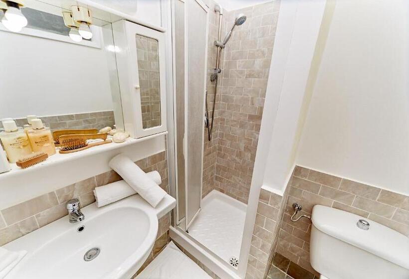 חדר סטנדרט, Ospite Inatteso