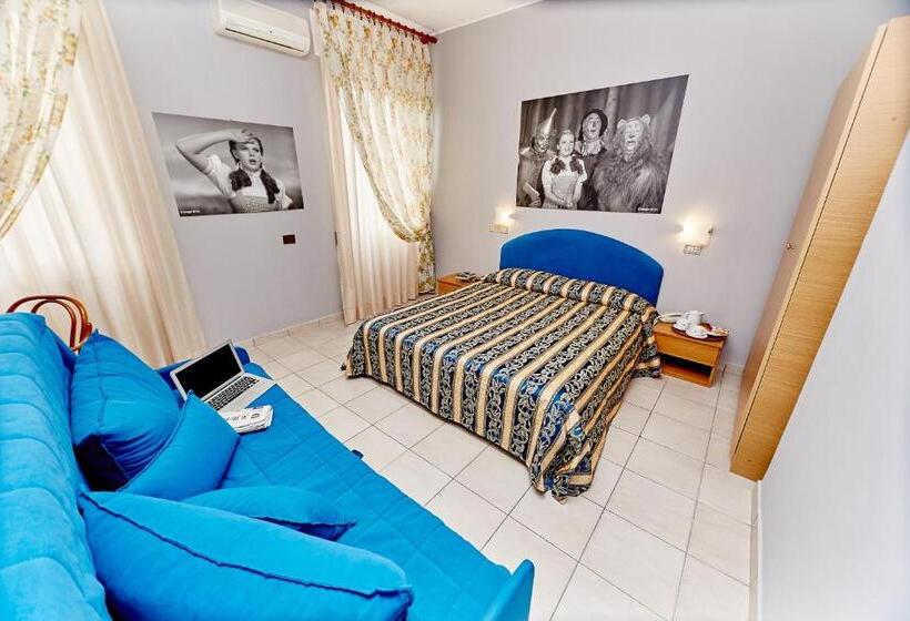 חדר משפחתי, Ospite Inatteso