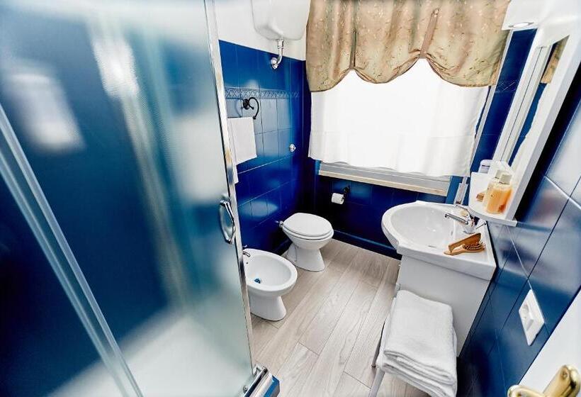 חדר דלוקס, Ospite Inatteso