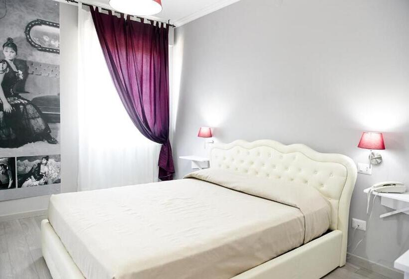 חדר דלוקס, Ospite Inatteso