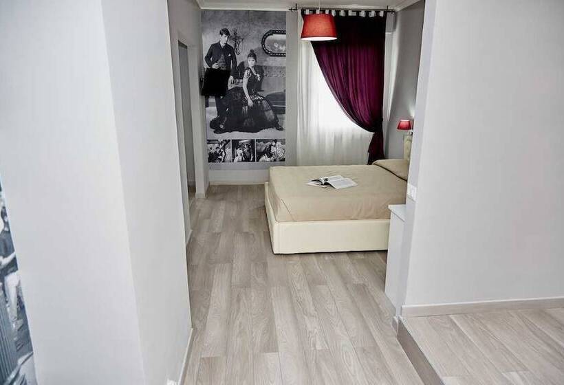 חדר דלוקס, Ospite Inatteso