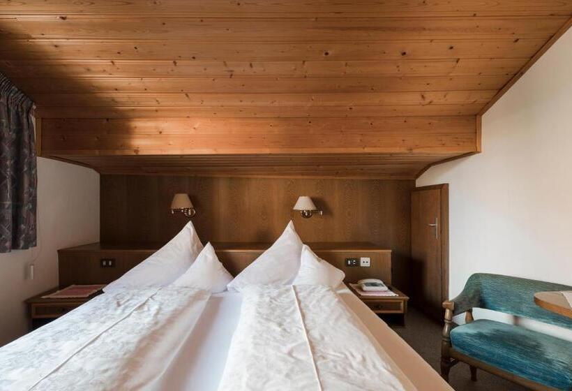 آپارتمان 1 خوابه با بالکن, Pension Zum Burggräfler