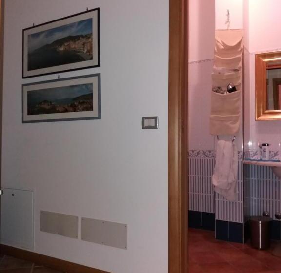 غرفة كومفورت ثلاثية, B&b Casa Di Chiara