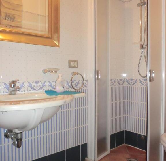 غرفة كومفورت ثلاثية, B&b Casa Di Chiara