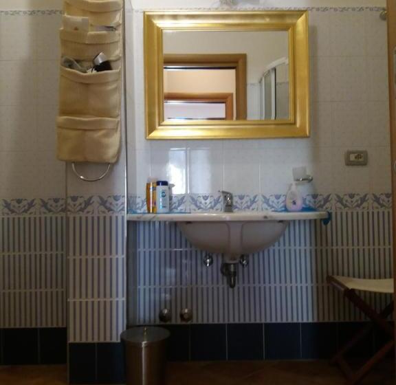 غرفة كومفورت ثلاثية, B&b Casa Di Chiara