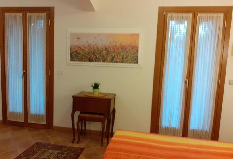 غرفة كومفورت ثلاثية, B&b Casa Di Chiara