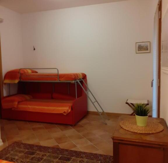 غرفة كومفورت ثلاثية, B&b Casa Di Chiara