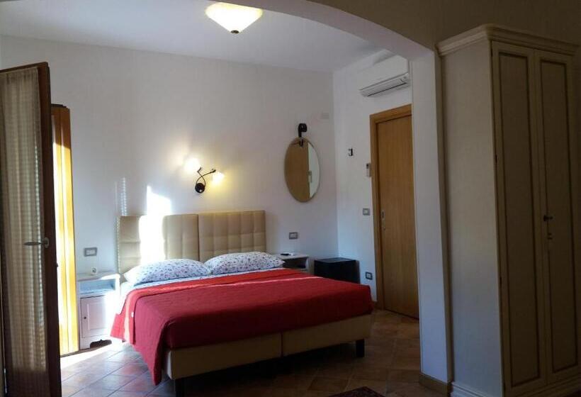 غرفة كومفورت ثلاثية, B&b Casa Di Chiara