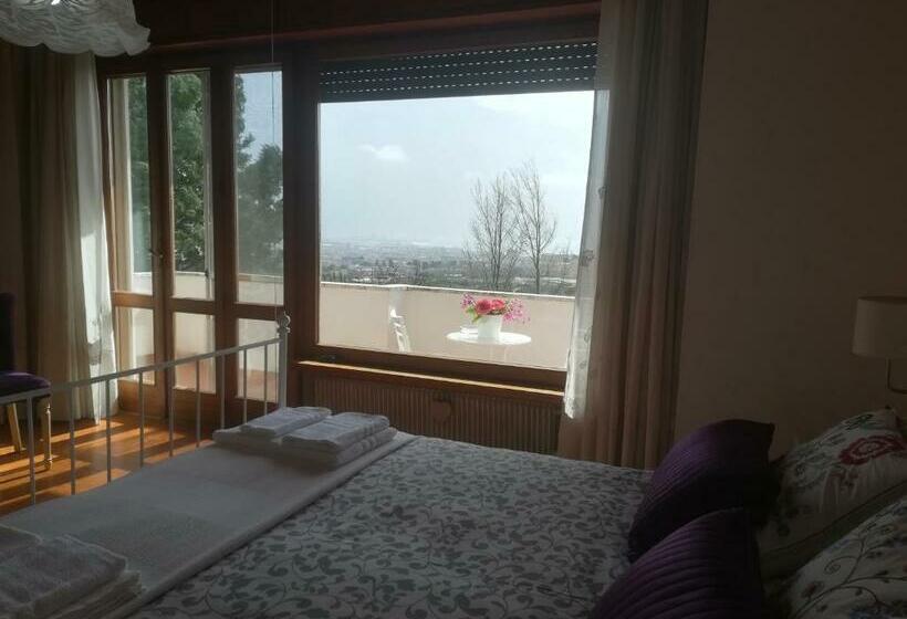 חדר סופריור עם נוף לים ומרפסת, B&b Il Giardino Di Villa Anna