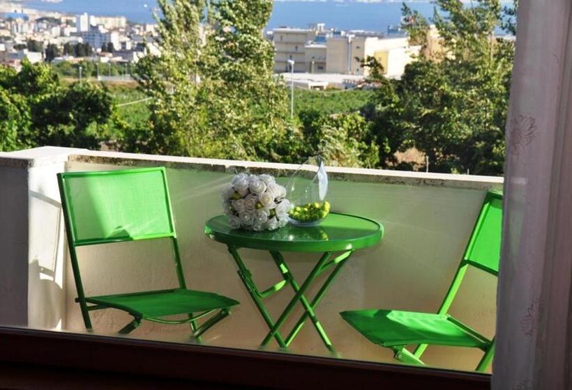 חדר סופריור עם נוף לים ומרפסת, B&b Il Giardino Di Villa Anna