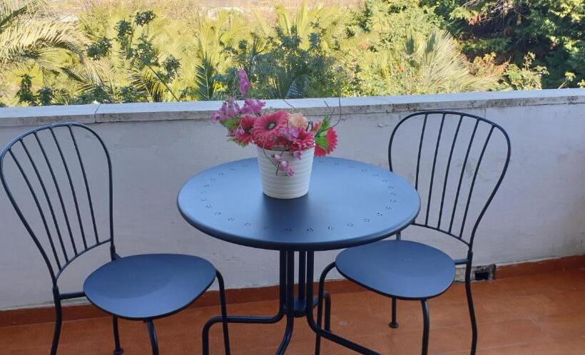 סוויטת ג'וניור נוף לגינה, B&b Il Giardino Di Villa Anna